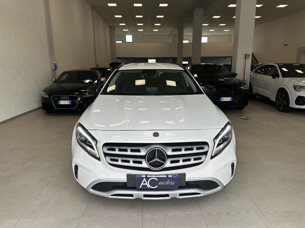 MERCEDES-BENZ GLA 200 Sport Automatic