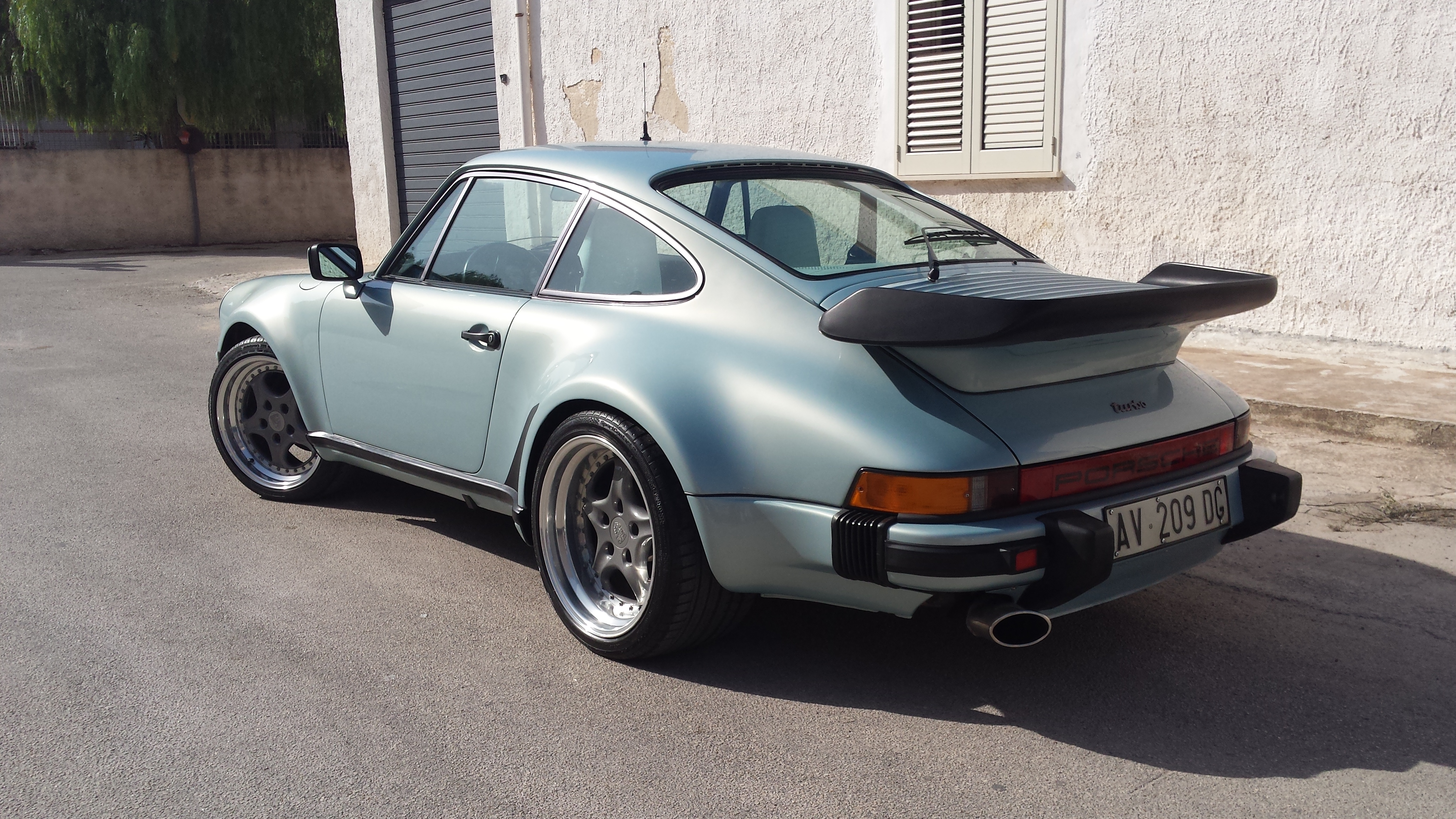 Porsche 930
