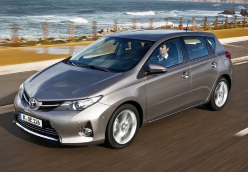 Toyota Auris II 2013 5p 1.8h Lounge